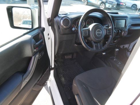 Used 2018 Jeep Wrangler Unlimited Sport image 11