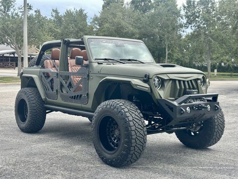 Used 2024 Jeep Wrangler Unlimited image 16