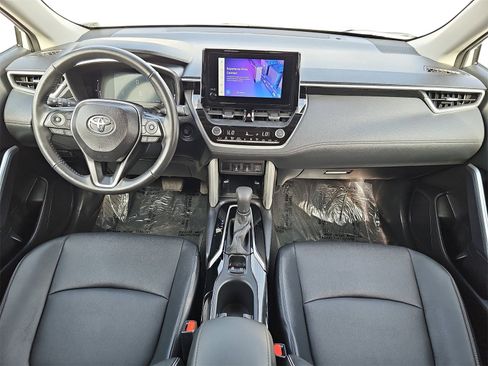 Used 2024 Toyota Corolla Cross XLE image 9