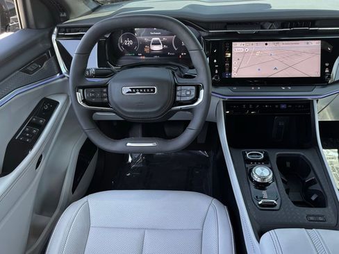 Used 2025 Jeep Wagoneer S Limited image 24