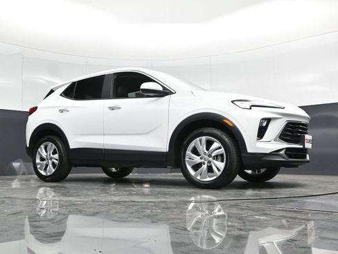 Used 2025 Buick Encore GX Preferred AWD/4WD image 51
