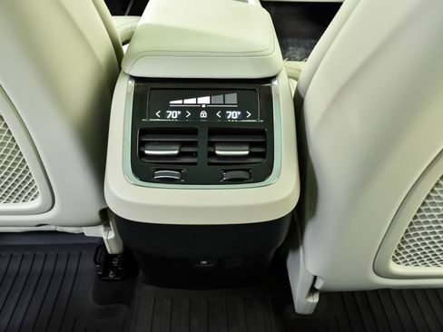 Certified 2023 Volvo XC60 B5 Ultimate w/ Protection Package Premier image 22