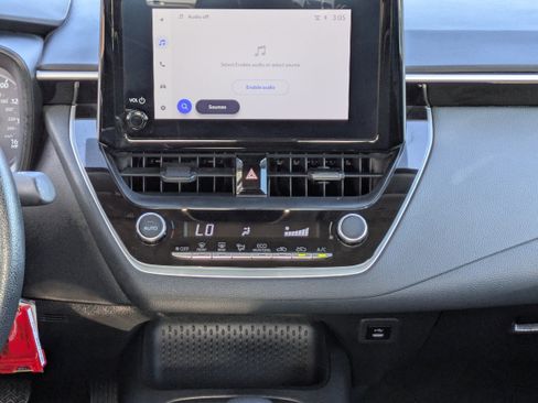 Used 2025 Toyota Corolla LE image 18