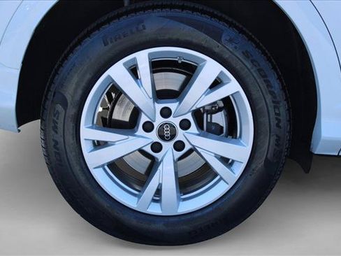 Certified 2025 Audi Q5 Premium w/ Convenience Package AWD/4WD image 13