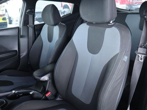 Used 2020 Hyundai Veloster 2.0 image 14