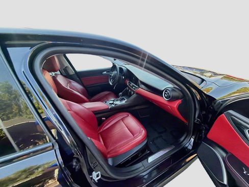 Used 2019 Alfa Romeo Giulia w/ Quick Order Package 22K Sport RWD image 31