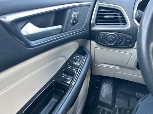 Used 2018 Ford Edge Titanium w/ Equipment Group 301A FWD image 12