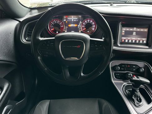Used 2018 Dodge Challenger SXT image 17