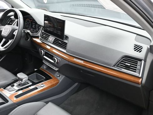 Used 2024 Audi Q5 e Premium w/ Convenience Package AWD/4WD image 22