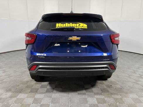 Used 2024 Chevrolet Trax LS w/ LS Convenience Package FWD image 7