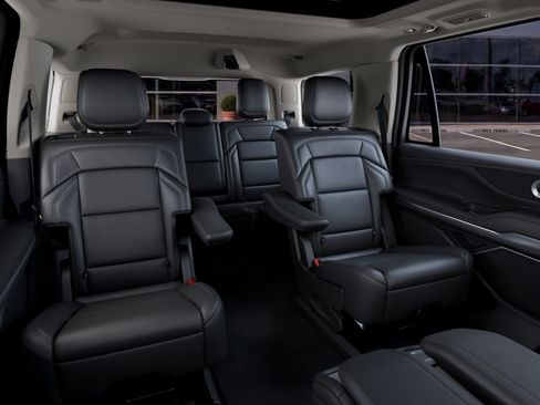 New 2027 Lincoln Navigator Reserve RWD image 11
