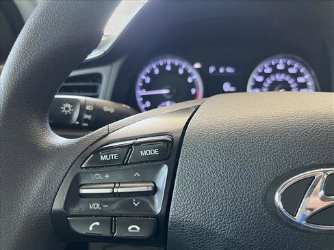 Used 2020 Hyundai Elantra SE w/ Cargo Package (C1) FWD image 18