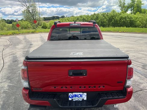 Used 2021 Toyota Tacoma TRD Sport w/ TRD Premium Sport Package AWD/4WD image 39