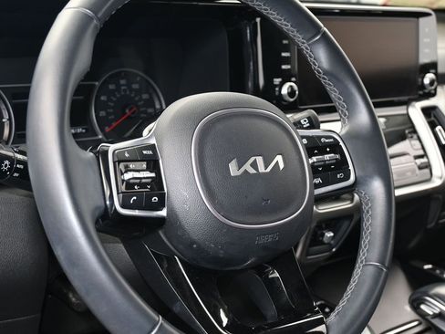 Used 2023 Kia Sorento S image 14