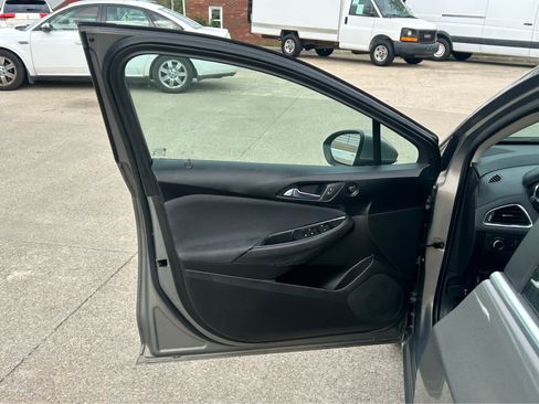 Used 2018 Chevrolet Cruze LT w/ Convenience Package FWD image 12