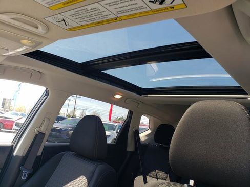 Used 2018 Nissan Rogue SV w/ Sun & Sound Touring Package image 18