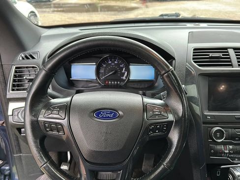Used 2018 Ford Explorer XLT w/ Equipment Group 202A AWD/4WD image 10