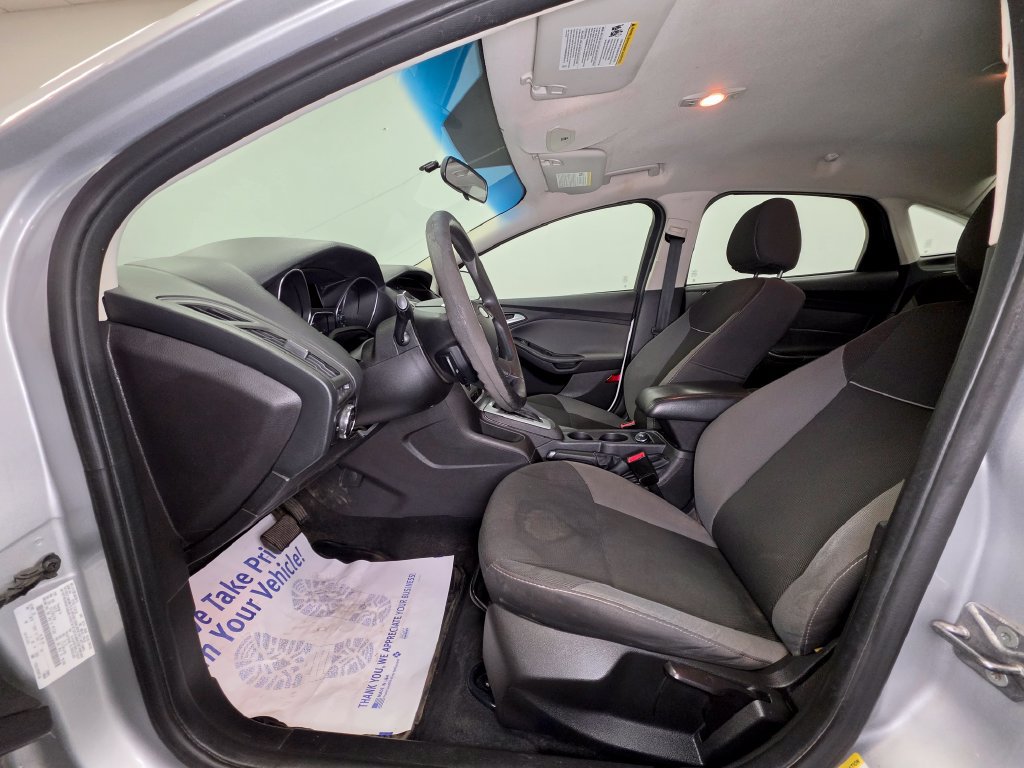 Used 2014 Ford Focus SE w/ Interior Protection Package FWD image 2