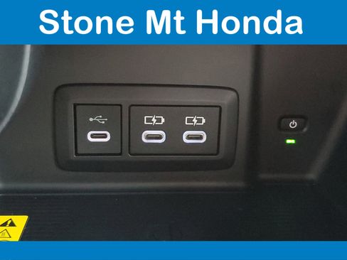 Used 2024 Toyota Venza image 32