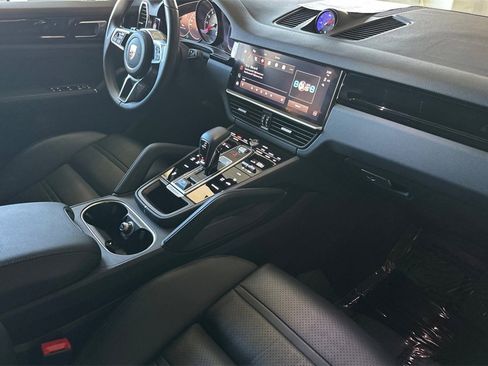Used 2023 Porsche Cayenne image 19