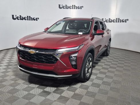 Used 2024 Chevrolet Trax LT w/ Driver Confidence Package FWD image 3