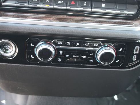 Used 2024 GMC Sierra 1500 SLE image 29