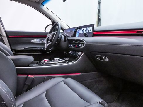 Certified 2026 Genesis GV70 2.5T image 12