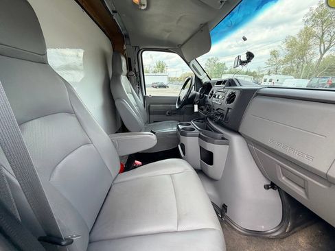 Used 2013 Ford E-450 and Econoline 450 Super Duty w/ PWR Locks & Windows Group RWD image 10