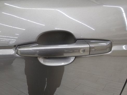 Used 2016 Land Rover Range Rover HSE image 12