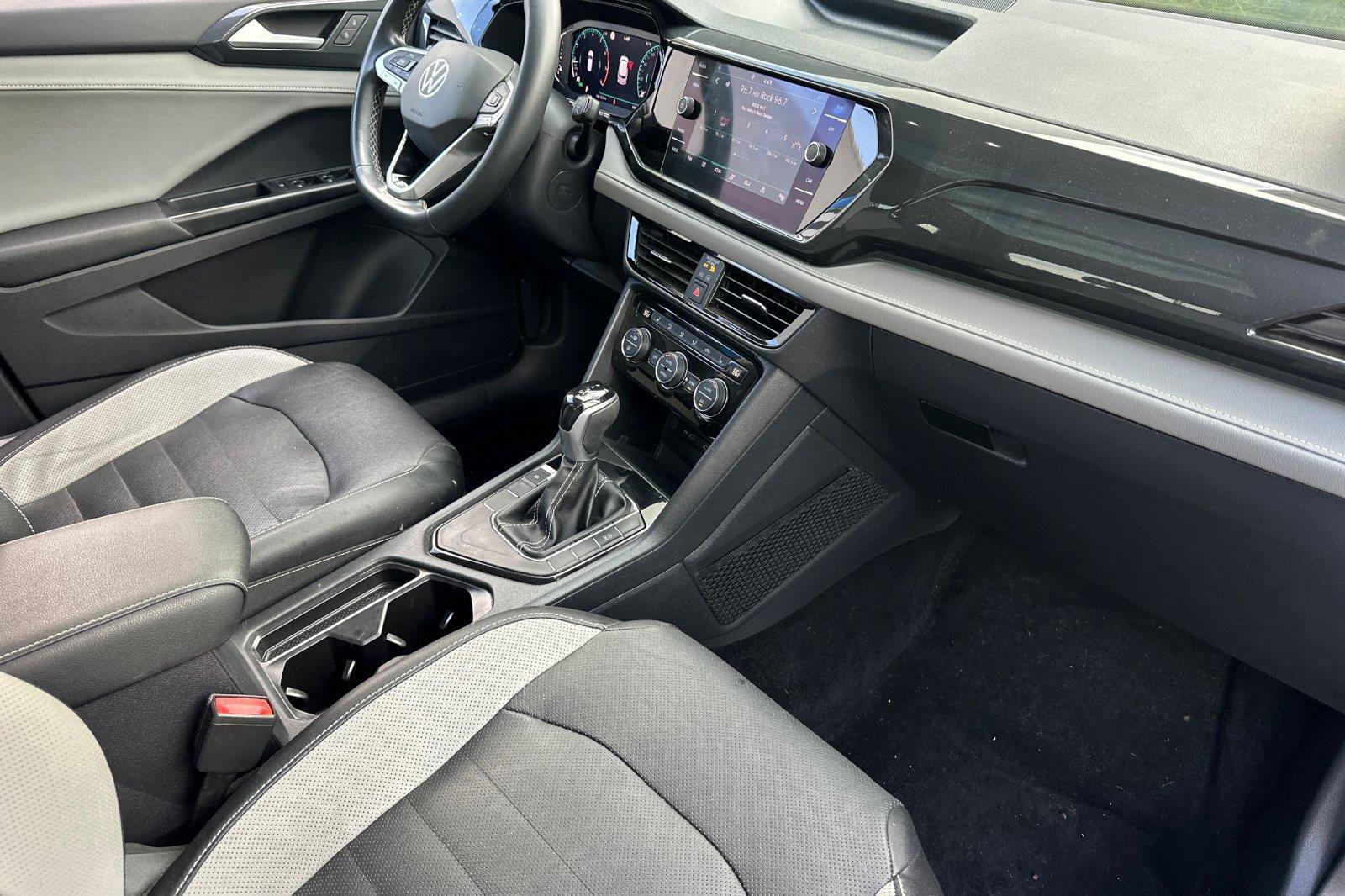 Used 2022 Volkswagen Taos SEL w/ Panoramic Sunroof Package FWD image 15