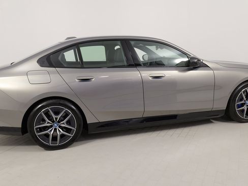 Used 2025 BMW i5 M60 image 28