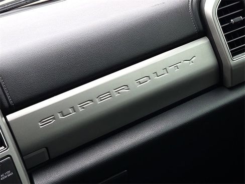 Used 2020 Ford F250 Lariat w/ Chrome Package image 15