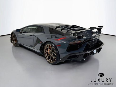 Used 2020 Lamborghini Aventador SVJ AWD/4WD image 8