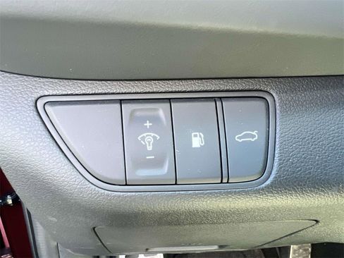 Used 2025 Genesis G70 2.5T w/ Sport Prestige Package image 17