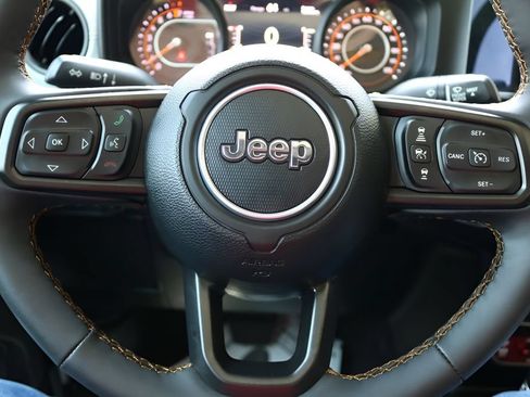 Used 2024 Jeep Gladiator Sport AWD/4WD image 21