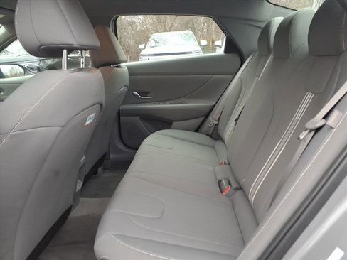 Used 2025 Hyundai Elantra Sport image 19