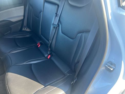 Used 2025 Jeep Compass Limited image 32