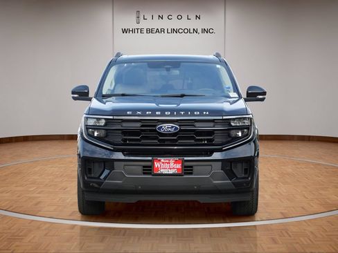 Used 2025 Ford Expedition Active AWD/4WD image 2