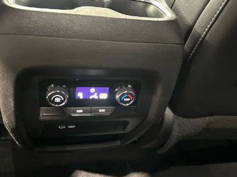 Used 2025 Chevrolet Traverse LT FWD image 15