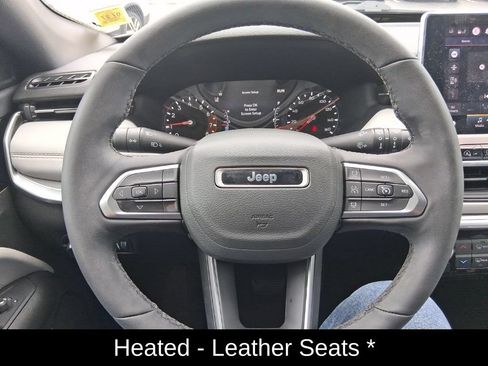 Used 2025 Jeep Compass Limited w/ Sun & Sound Group AWD/4WD image 18