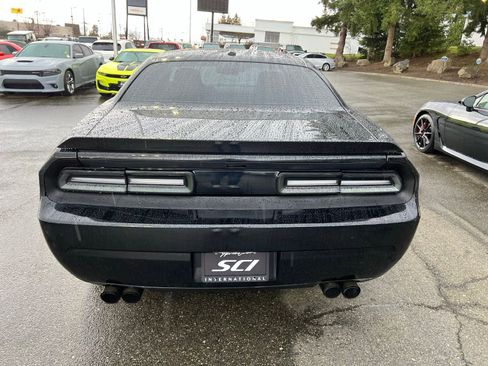 Used 2014 Dodge Challenger R/T image 3