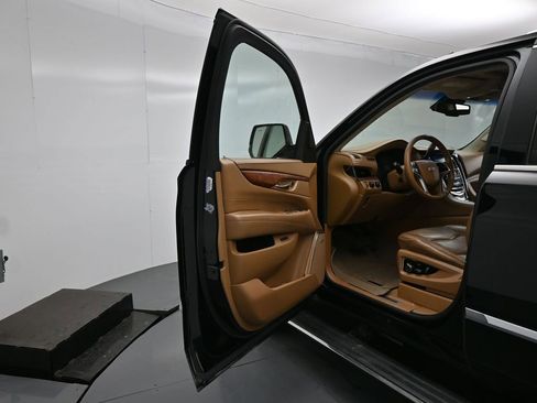 Used 2016 Cadillac Escalade ESV Platinum image 8