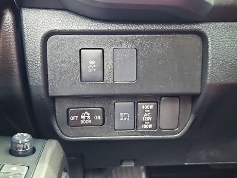 Used 2021 Toyota Tacoma TRD Off-Road w/ Technology Package AWD/4WD image 18