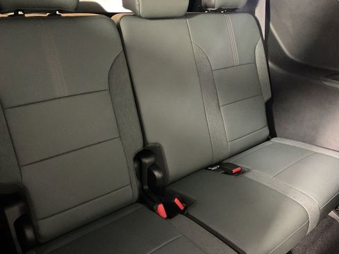 Used 2025 GMC Acadia AT4 image 23