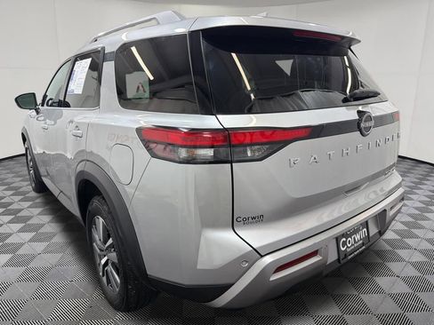 Used 2025 Nissan Pathfinder SL AWD/4WD image 4