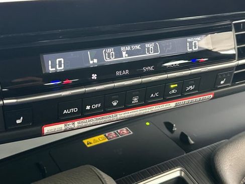 Used 2026 Toyota Sienna XLE FWD image 26