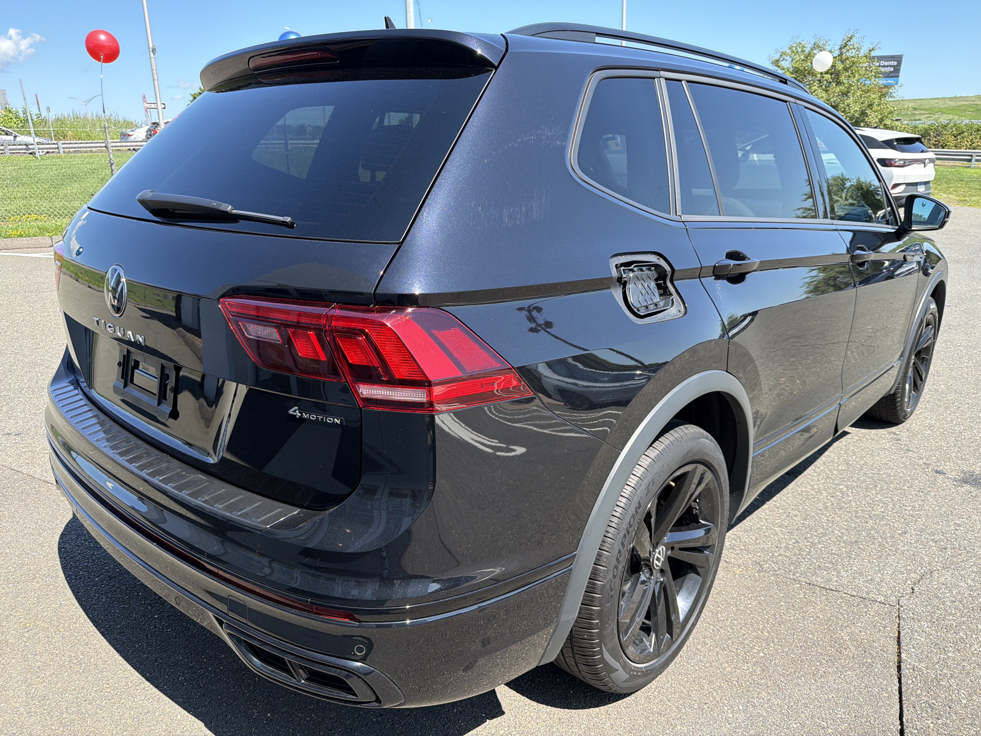 Certified 2023 Volkswagen Tiguan SE R-Line AWD/4WD image 6
