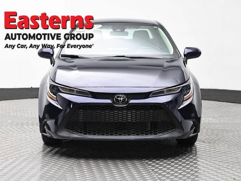 Used 2022 Toyota Corolla LE FWD image 2