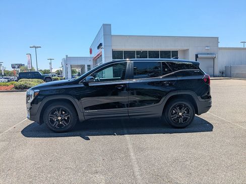 Used 2024 GMC Terrain SLE FWD image 6
