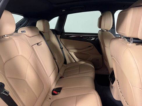 Certified 2026 Porsche Macan AWD/4WD image 18